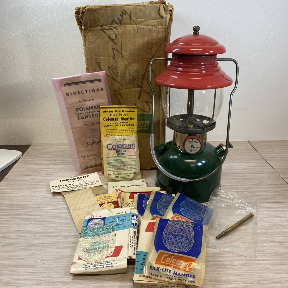 【MH-1837】長期保管品 前期 Coleman コールマン ランタン 1951年4月 200 クリスマスランタン ブラス製タンク クリスマスランタン 整備済み