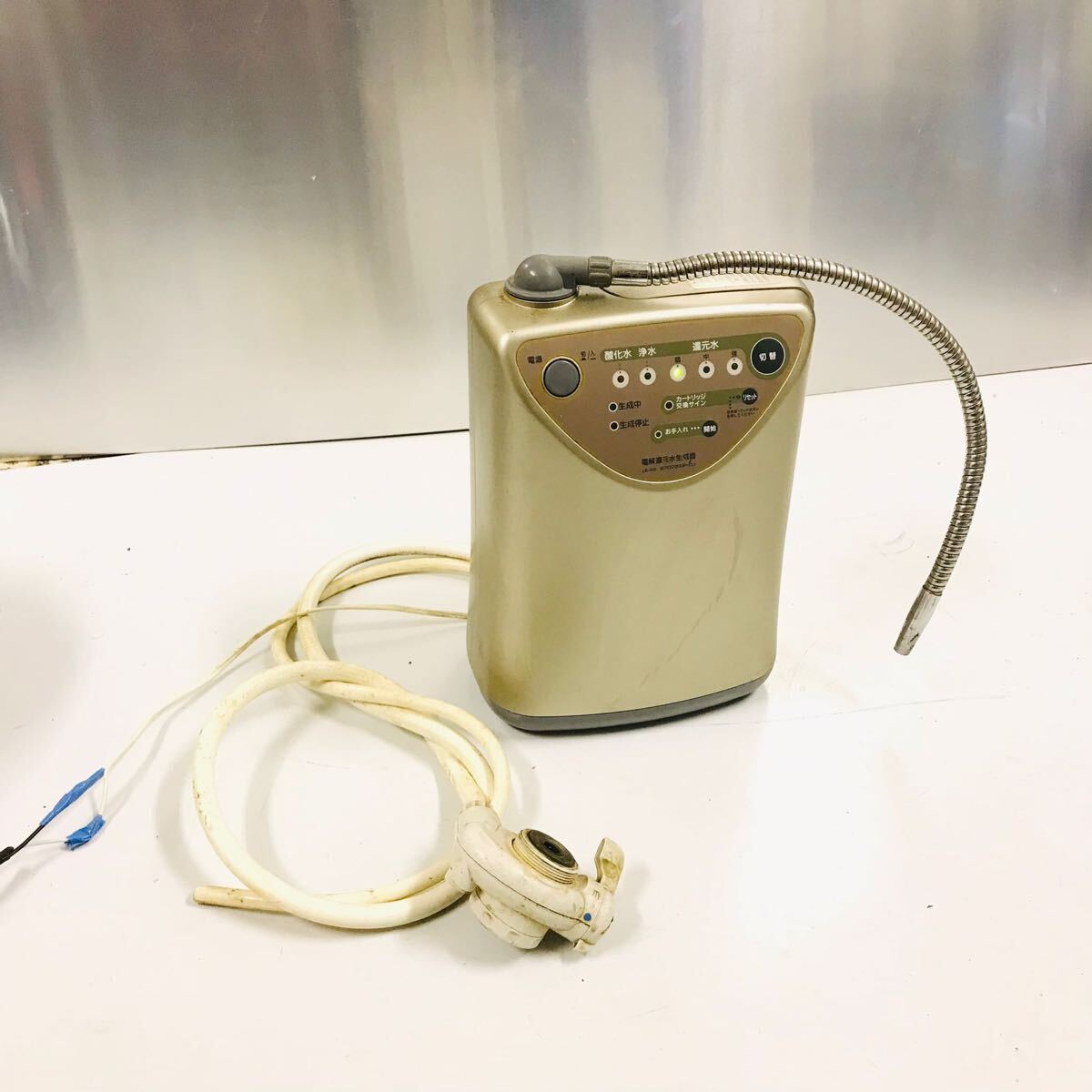 リビングテクノロジー アルカリイオン整水器 ミクロクラスター エフ LB-463 通電確認のみ ※ケーブル修復後あり 連続式電解水生成器