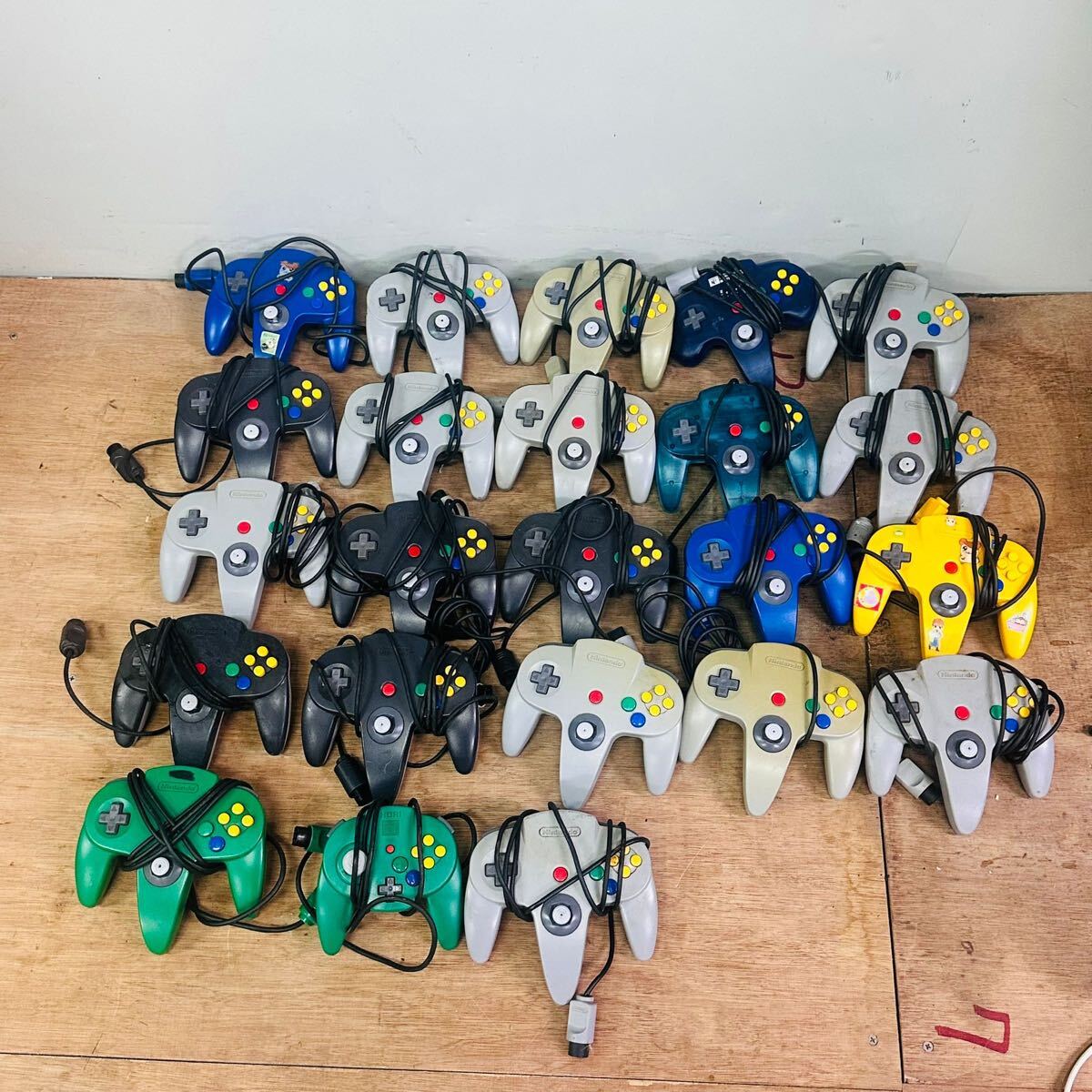 NINTENDO64 任天堂64 ニンテンドー64 コントローラー 23ピースまとめ売り 現状渡し