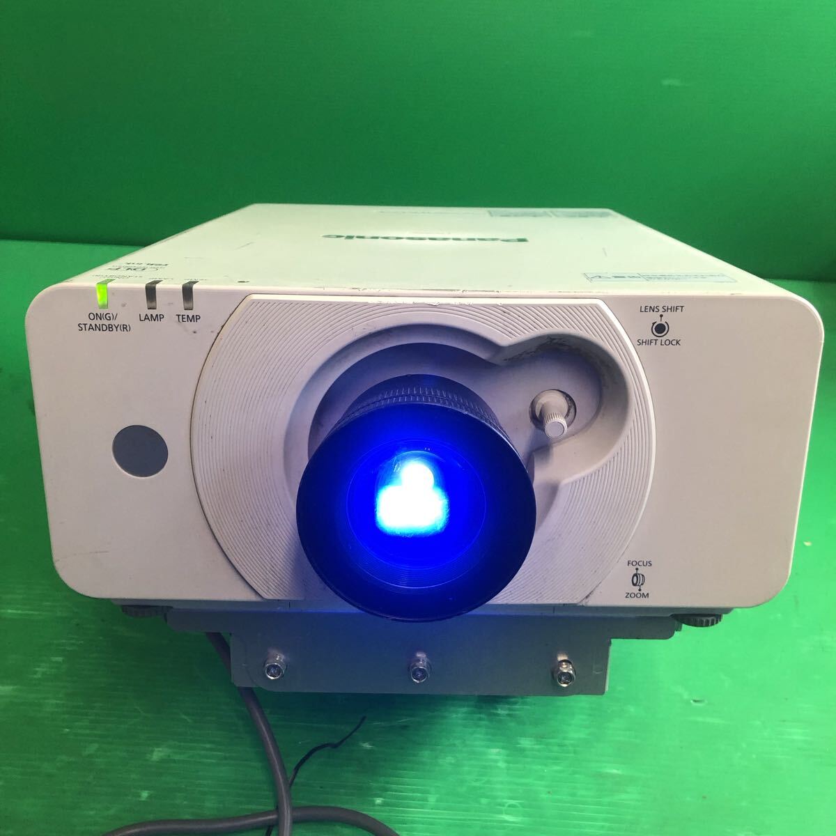 Panasonic パナソニック DLPプロジェクター PT-DZ570 動作品