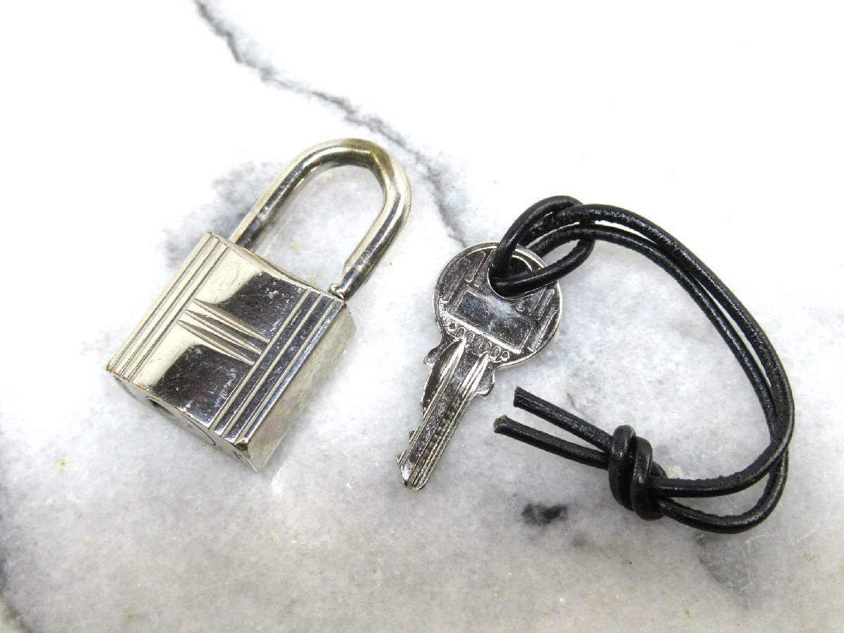 ☆☆【B送900円】3015　HERMES　エルメス　カデナ　南京錠＆鍵　パドロック　キー　102　シルバーカラー　チャーム　アクセサリー
