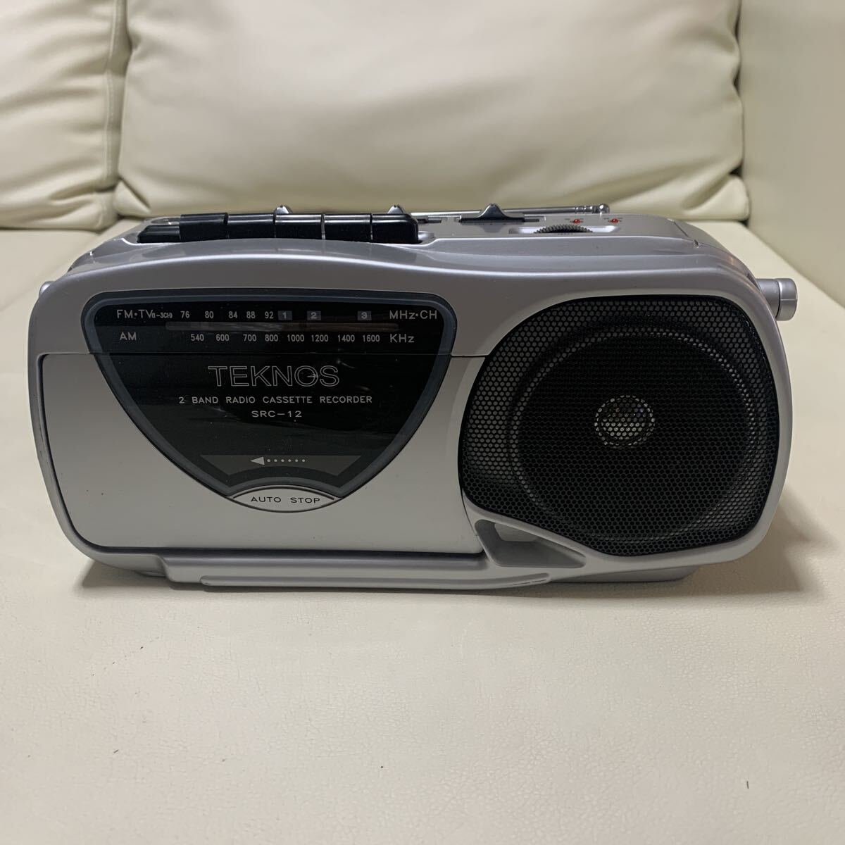 ☆IS-1209た100 TEKNOS テクノス 2 BAND RADIO CASSETTE RECORDER SRC-12 カセットテープレコーダー 動作未確認☆