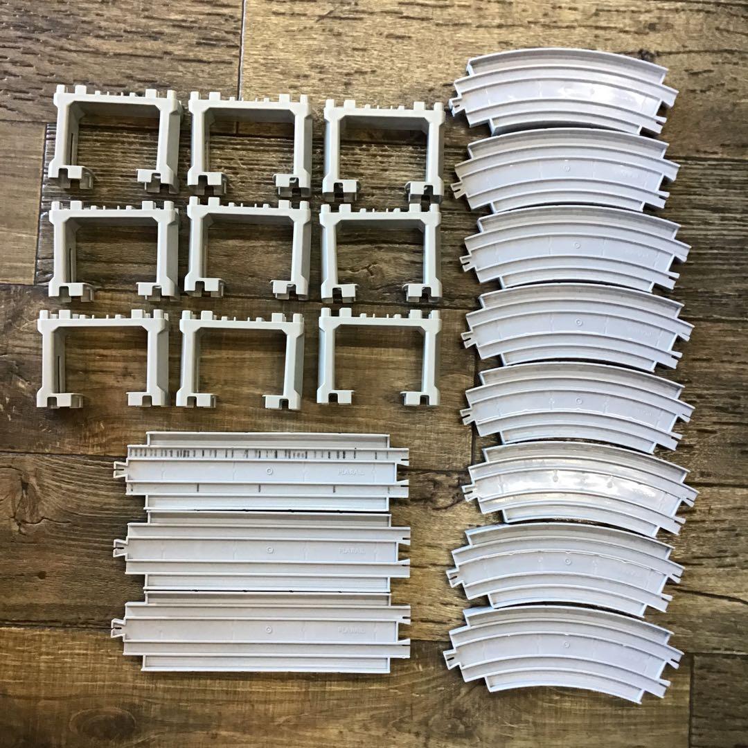 プラレール　高架レール　直線・曲線・ブロック橋脚　グレー　TAKARA TOMY　トミー