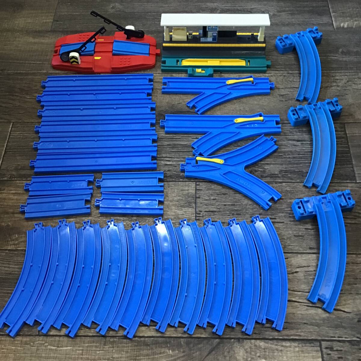 プラレール　まとめ売り④　踏切　駅舎　ポイント　TAKARA TOMY　カラトミー