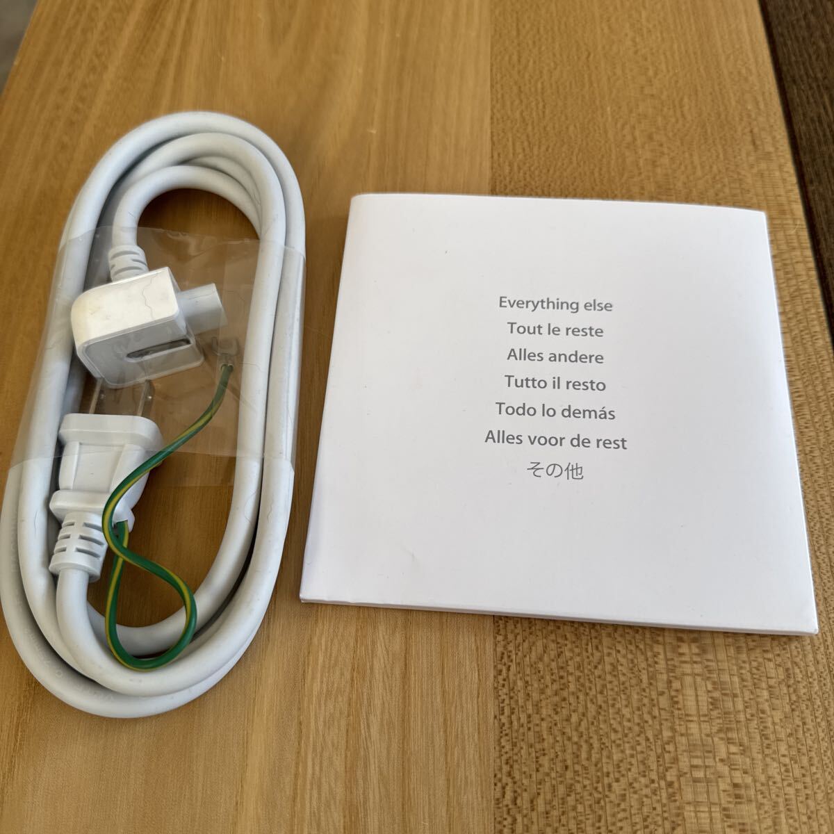 Apple MacBookPro MC700J/A付属のMacOSX,ApplicationsDVD+電源ケーブル送料無料
