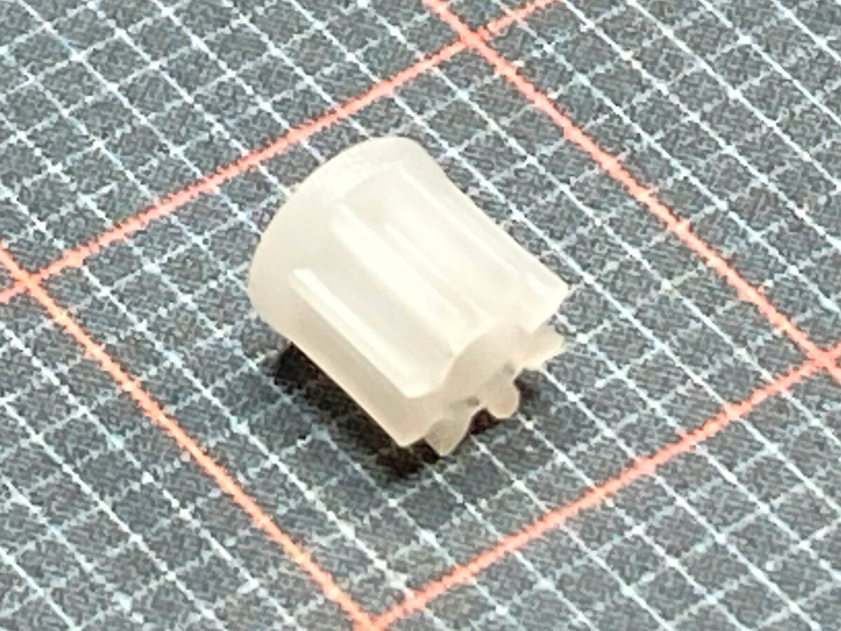 送料110円～ ピニオンギア 8T肩 1.0mm軸用 0.4M 8歯 おもちゃ ラジコン 修理 交換 部品 工作 DIY 歯車 プラスチック製 ピニオンギヤ