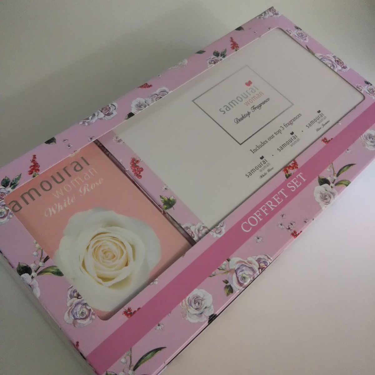 匿名/宅急便サイズ60送込　【 未使用 コフレ　white rose 】 サムライ ウーマン ホワイトローズ 　香水 40ml ディスクトップ芳香