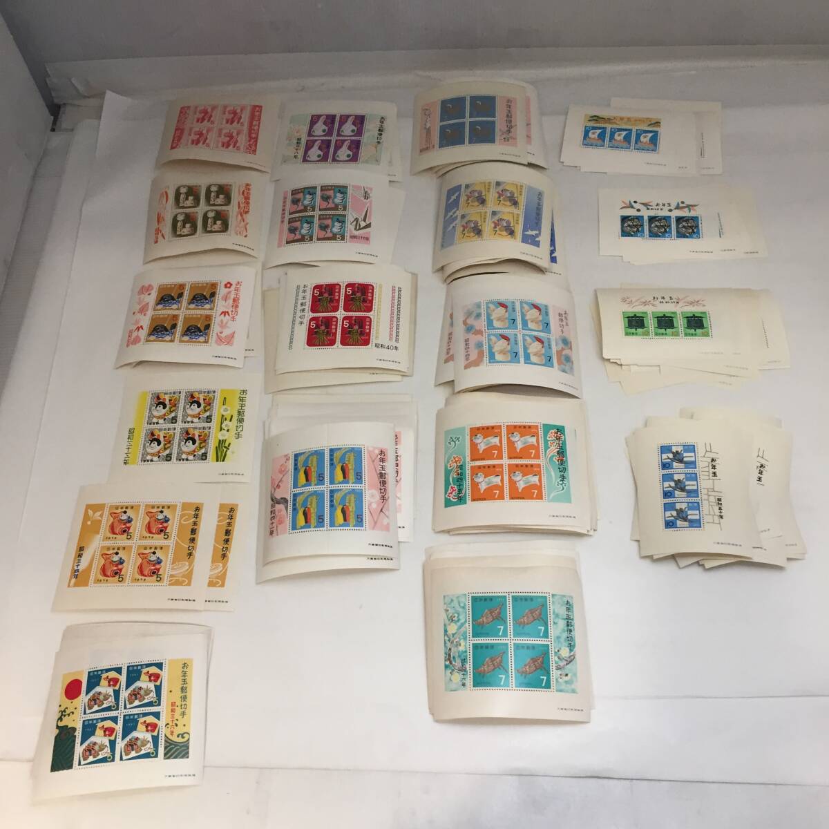 F120301◎（8）未使用 切手シート まとめて 119枚 お年玉切手 小型シート 昭和29年～昭和50年 5円 7円 10円 額面3154円◎