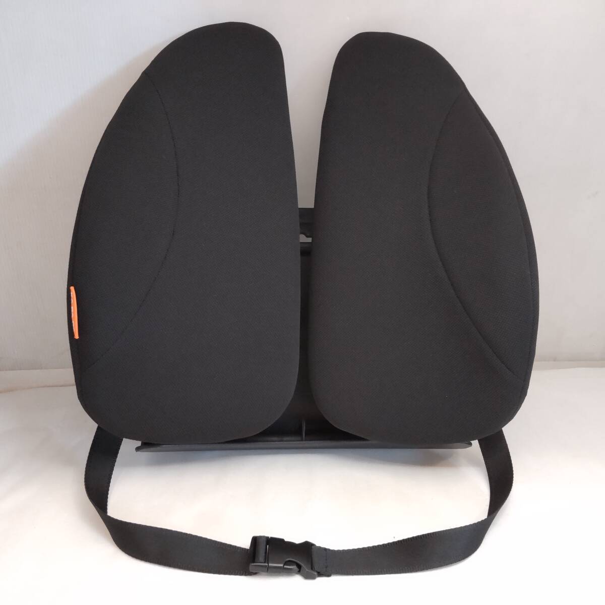 Y121804■カラダファクトリー 腰椎サポートクッション The Zen 座善 椅子に座るときの腰あて 背もたれ 腰当 ランバーサポート KA・RA・DA■