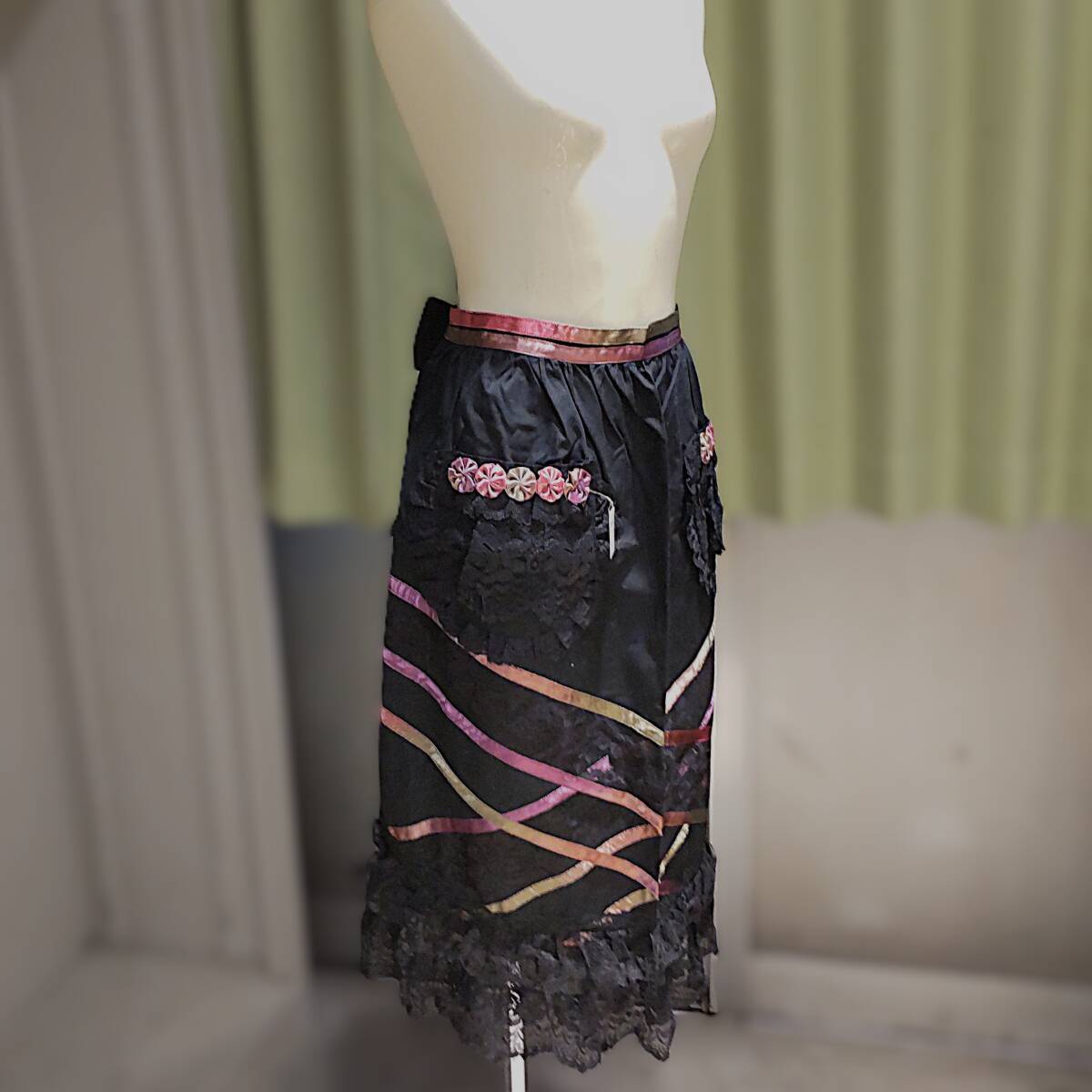 Y122507■未使用 himaki チマキ 日本製 ハーフエプロン 丈約75cm 黒 ブラック レース 腰エプロン カフェエプロン タグ付き■