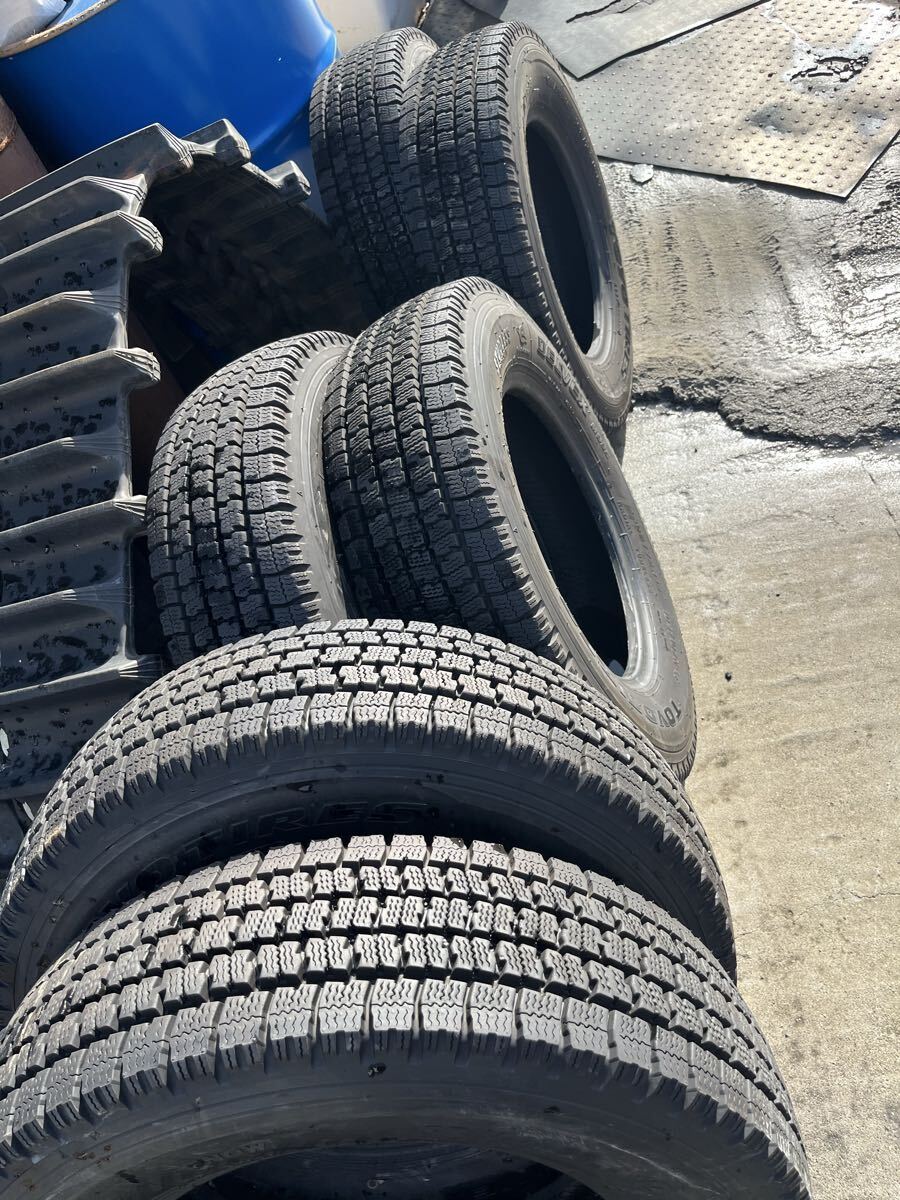 TOYO 195/75R 15 バリ山　イボ付き　DELVEX M935 6本セット　スタットレス中古品