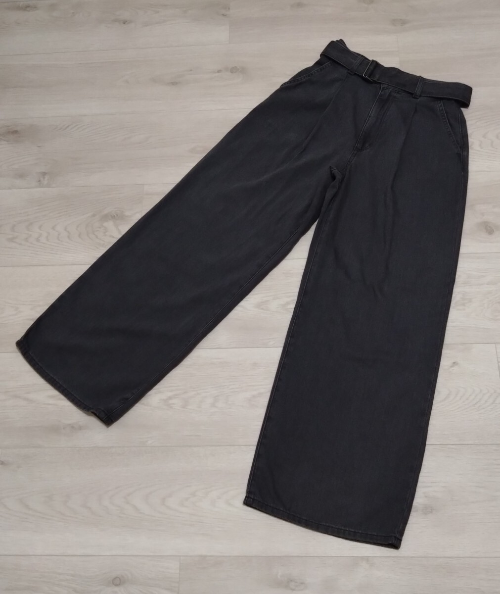 未使用品★GU★ライトデニムベルテッドワイドパンツ★Sサイズ62cm★08ダークグレー★356421★デニムパンツ★