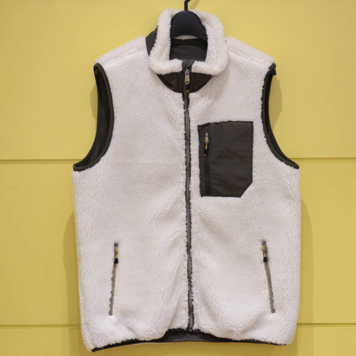 美品 Eddie Bauer エディーバウアー ボア ベスト ホワイト カーキ S サイズ アウター 現状品 201211M tg.40(NT)