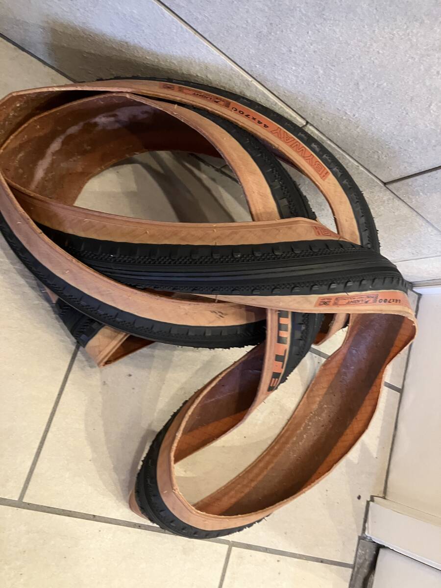 未走行シーラント汚れアリ　WTB BYWAY 700*44C 2本セット　チューブレスレディ　サイドタン　グラベルタイヤ　シクロクロス　パナレーサー