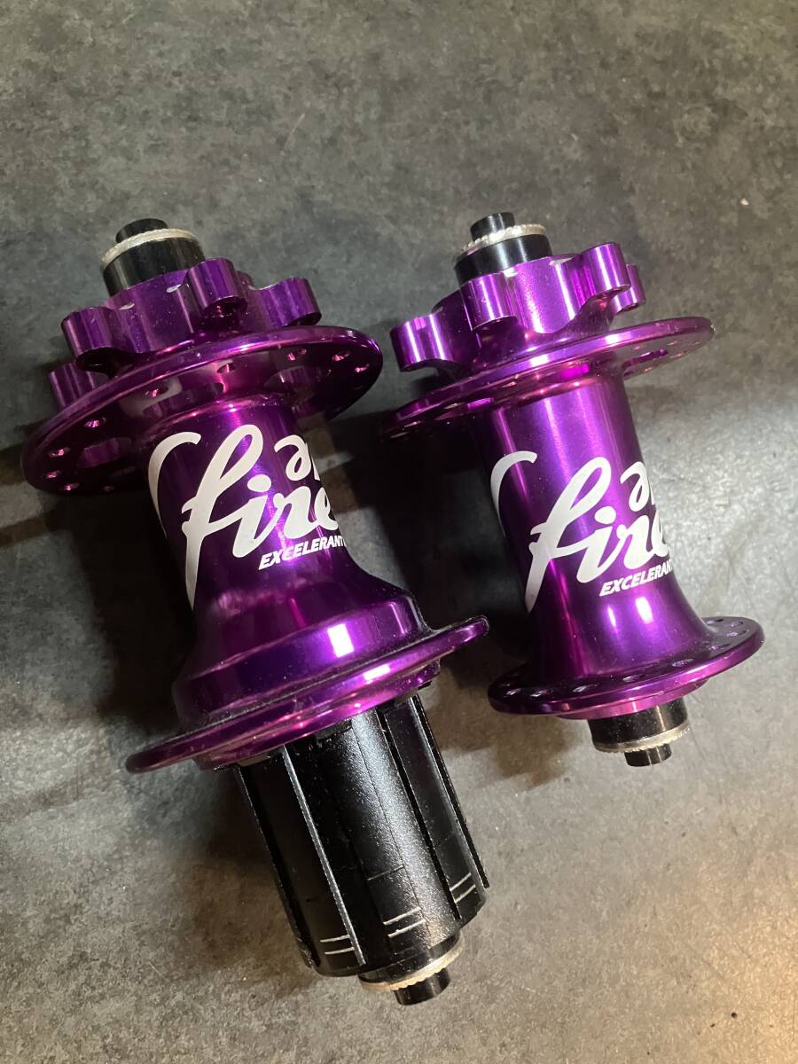 美品ファイヤーアイfireeye 100/135QR ディスクブレーキ　前後ハブ　パープル　シマノHG対応 MTB グラベル　ミニベロ　クリスキング　