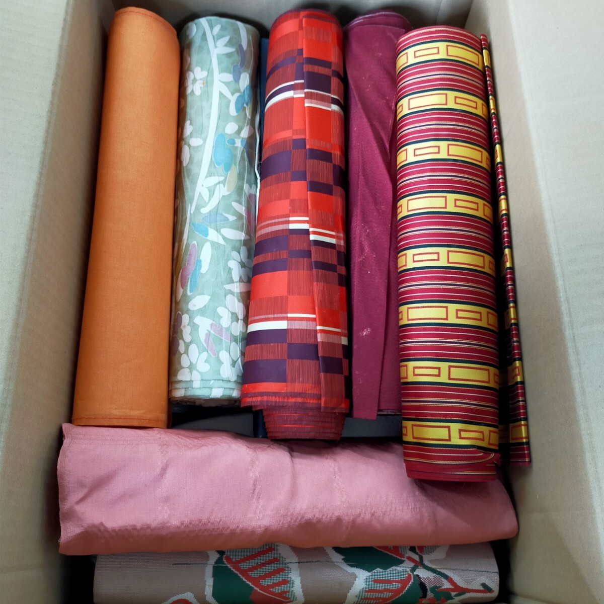 す3918 反物 着物 浴衣 子供 木綿 約10kg ジャンク まとめ売り 和服 和装 小物 リメイク ハンドメイド 布地 時代物 大量
