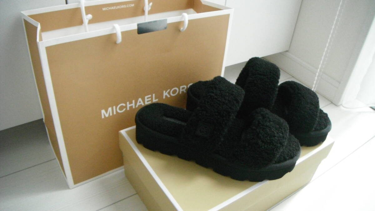 *** MICHAEL KORS * 7 * WINNIE スライド スリッパ * BLACK * ふわもこサンダル * マイケルコース * 未使用 ***