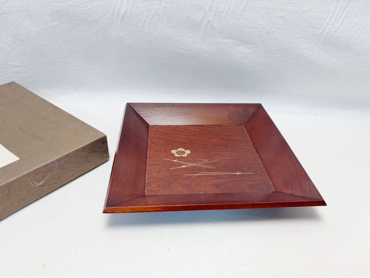 L-m01003 未使用 茶道具 天然木製 溜塗 梅 松葉蒔絵 四方盆 干菓子器 煎茶道具 茶懐石 茶事 茶席 角盆 盆点盆 お盆 トレー 和風 紙箱