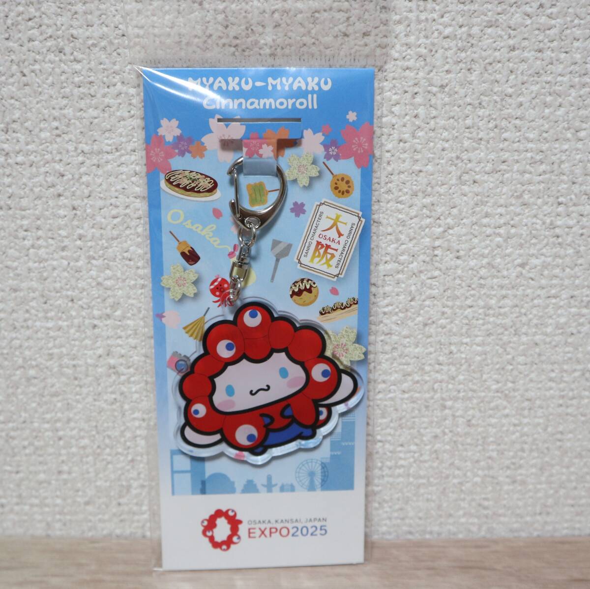 新品☆ミャクミャク × シナモロ－ル アクリルキーホルダ－☆