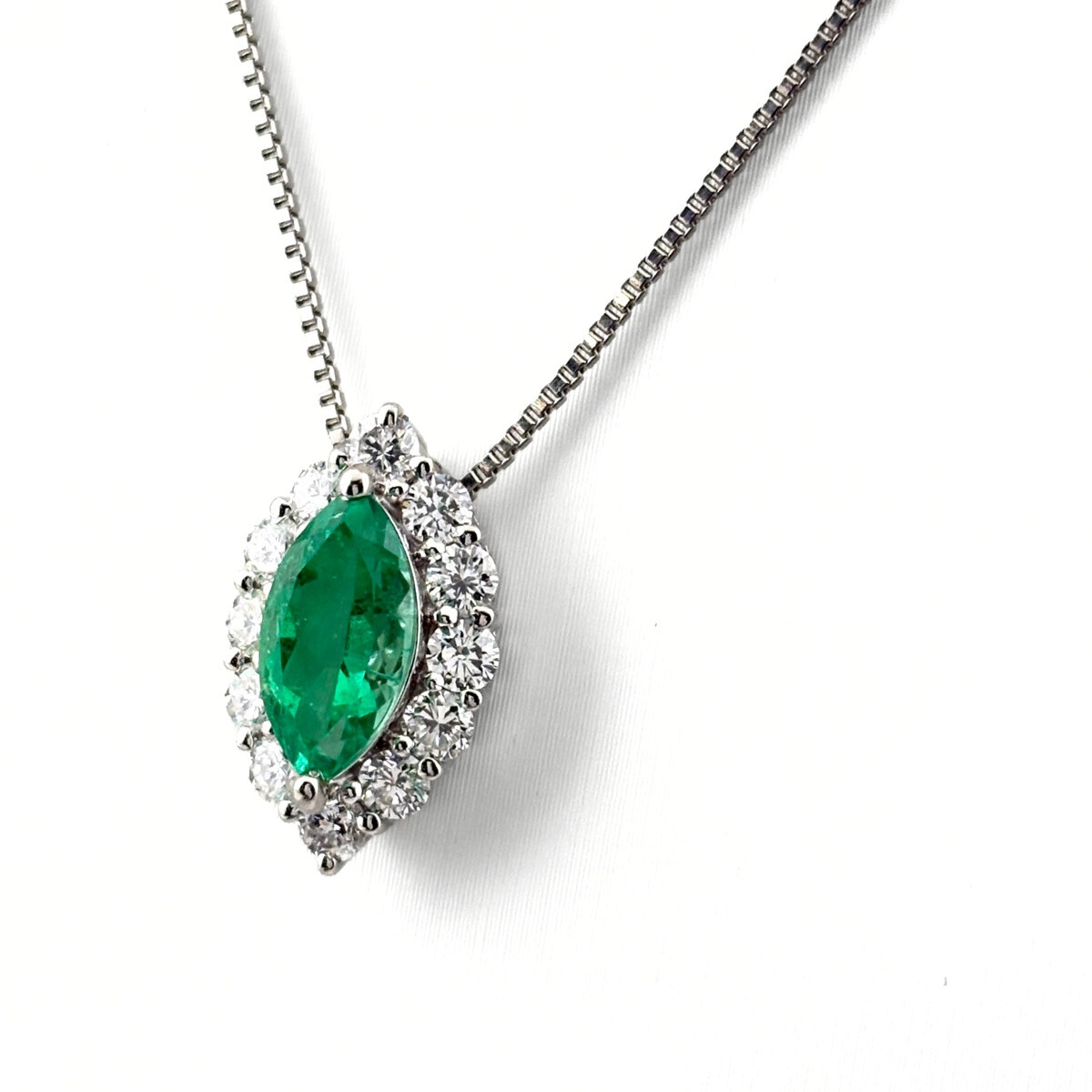 エメラルド デザインネックレス プラチナ ペンダント メレダイヤ ダイヤモンド ネックレス Pt900 Pt850 エメラルド レディース 【中古】