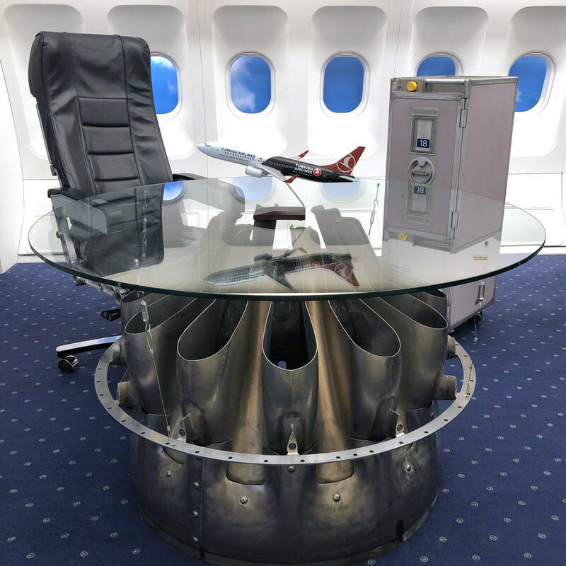 【テーブル、椅子セット】 Boeing 727エンジンデスクとBoeing737 トルコ航空 エコノミークラス座席 キャスター付きセット販売