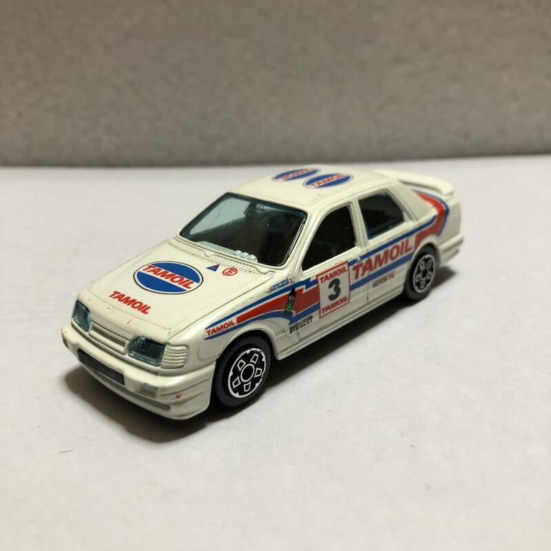 レア絶版・廃版希少ビンテージ！burago／ブラーゴ！FORD SIERRA／フォード シエラ！ダイキャストミニカー！ラリーカー！当時物！レトロ！