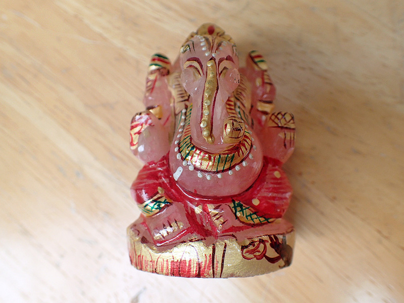 ガネーシャ ＿ローズクオーツ (彩色、105g)【天然石】インドの神様