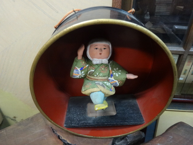 レトロ 人形 飾り物 壁掛け 木製 桶 踊り日本人形 縮緬