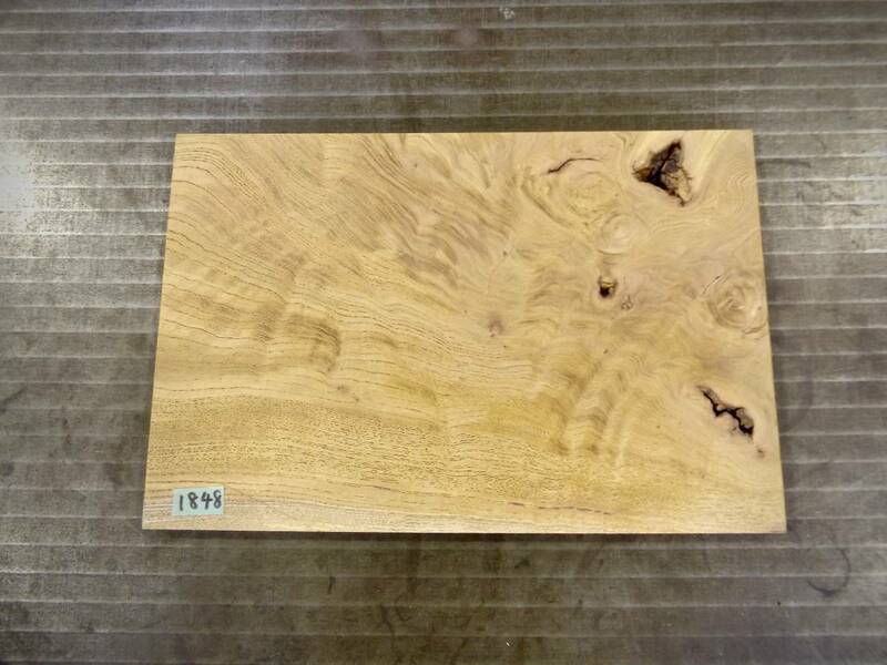 欅 杢 （300×200×12）mm 　1枚　乾燥済み　無垢一枚板 送料無料 [1848]　ケヤキ けやき 木材 花台 まな板 キャンプ 玉杢 チジミ杢