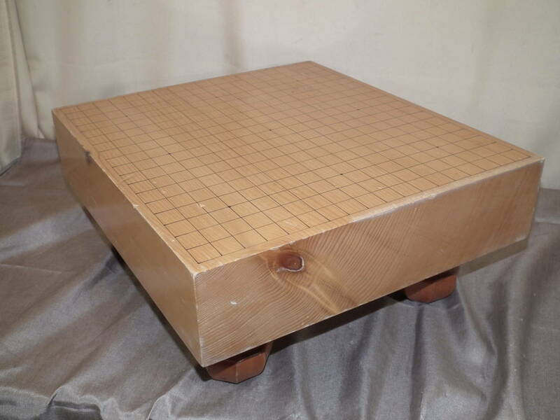 碁盤　脚付き　木製　碁盤 47.5×43×23㎝　木版厚さ11㎝　盤面小傷あり　個人使用品　　中古品　