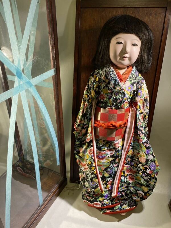 幸月斎銘大きな市松人形　女の子　ガラスケース付き　西と