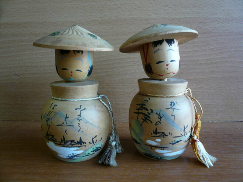 【即決】日本人形　2体　こけし　民芸品　工芸品　木彫り　置物