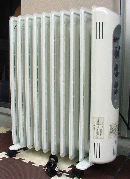 注目：Asahi ★ オイルヒーター ES-332H 1300w ★ 暖房器具・中古現状ジャンク品