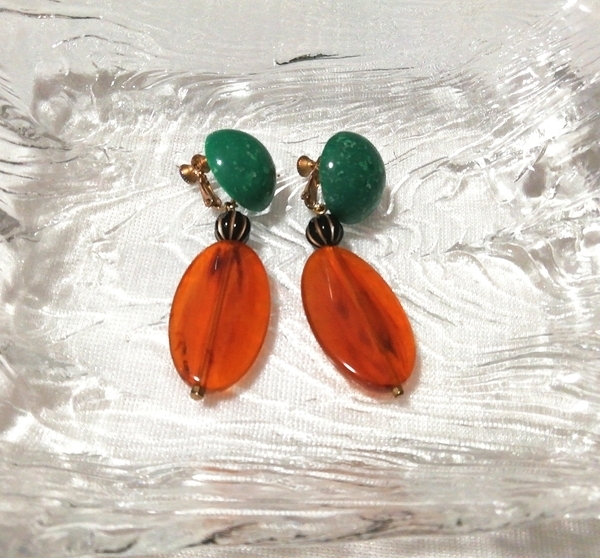 緑黒オレンジ丸型揺れるイヤリング/ジュエリーアクセサリー/宝飾 Green black orange round swing earrings / jewelry accessories