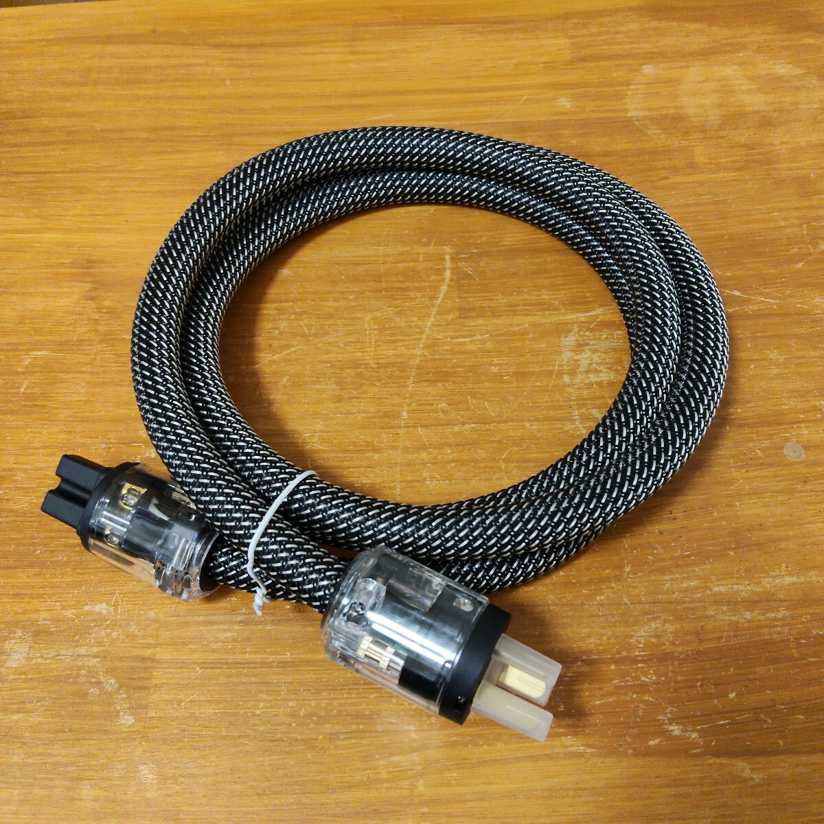オーディオ用　電源ケーブル　2m　メッシュ