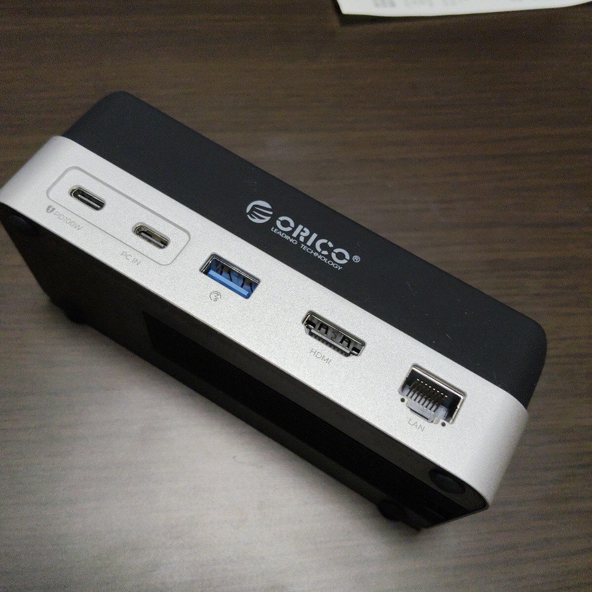 VS10 ORICO MiniDock Mac mini M4用スタンド ドック 10-IN-1 USB-Cハブ 10Gbps高速 NVMe M.2 Type 2280 スロット付 NVMe/SATA 100W PD