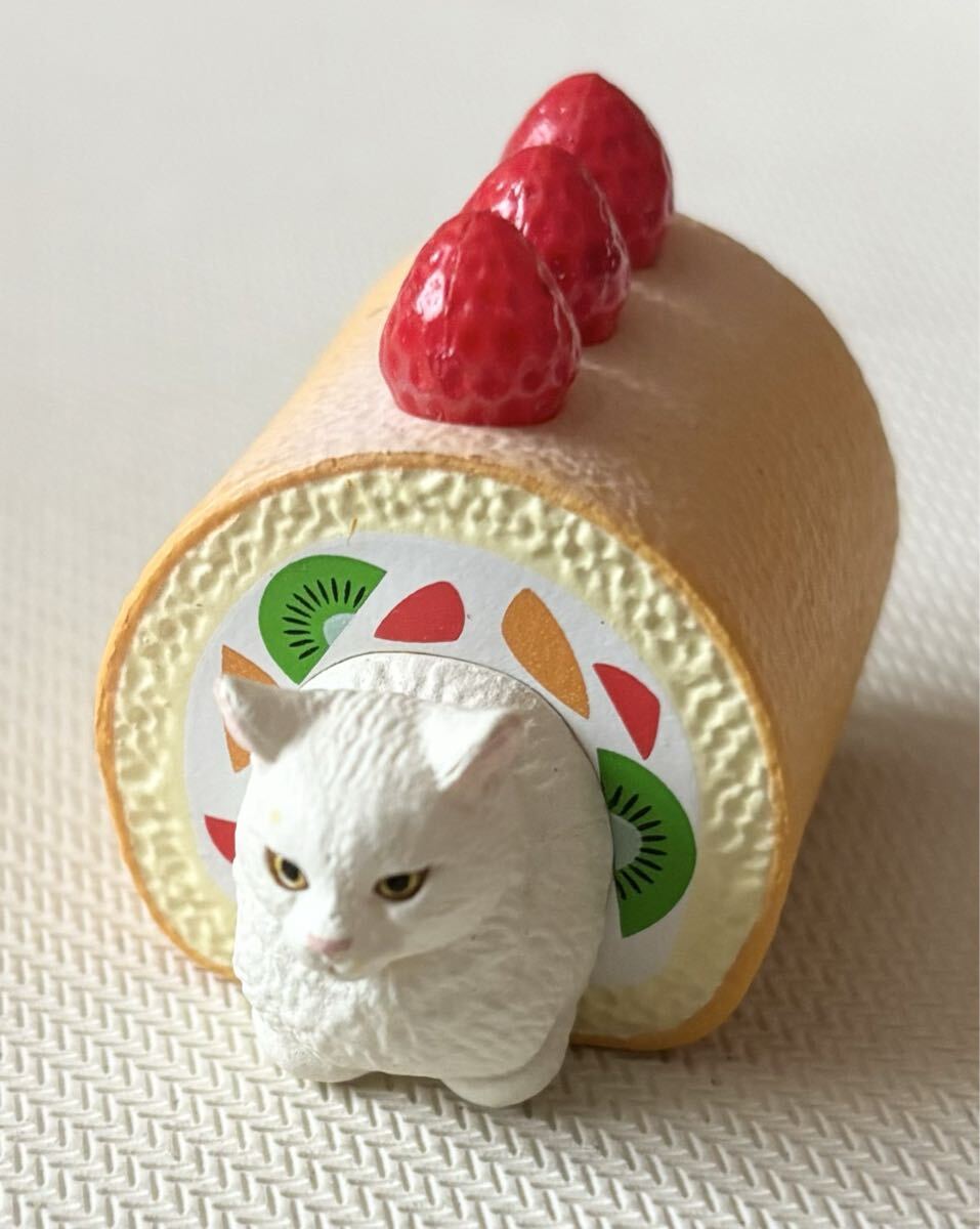 ★フェリシモ 猫部 スイーツにゃんこクッション フィギュア ロールケーキ しろ 猫 にゃんこたん 中古