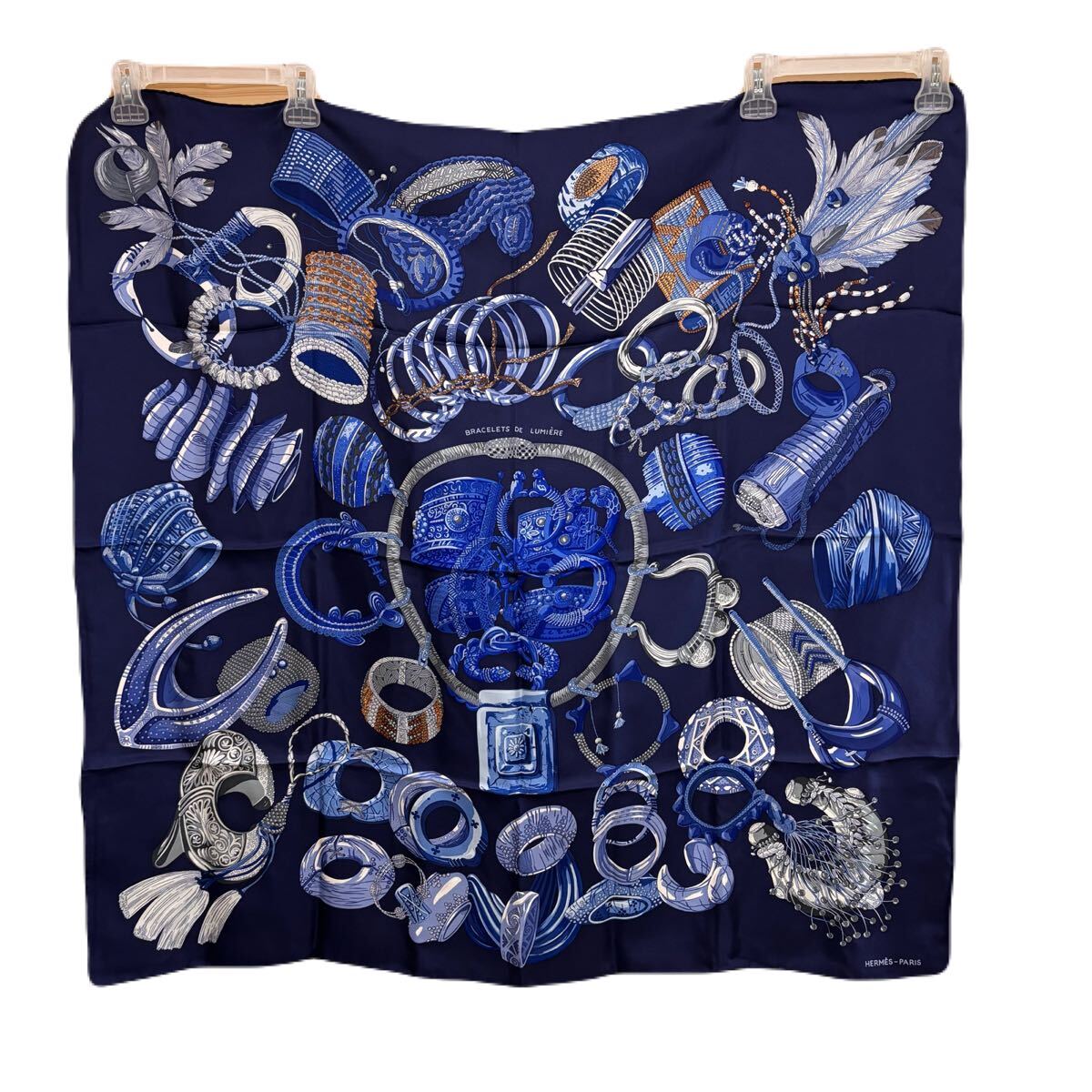 (37) HERMES エルメス スカーフ カレ90 ブレスレット ドゥ ルミエール ブルー シルク Bracelets de Lumiere 香水瓶 レディース