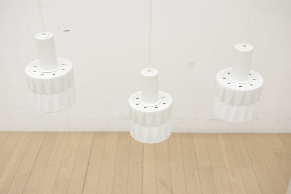 展示品 コイズミ ペンダントライト 陶器シェード APE610412 3灯セット 口金E17 ホワイト 白 キッチン 照明 シンプル モダン ナチュラル