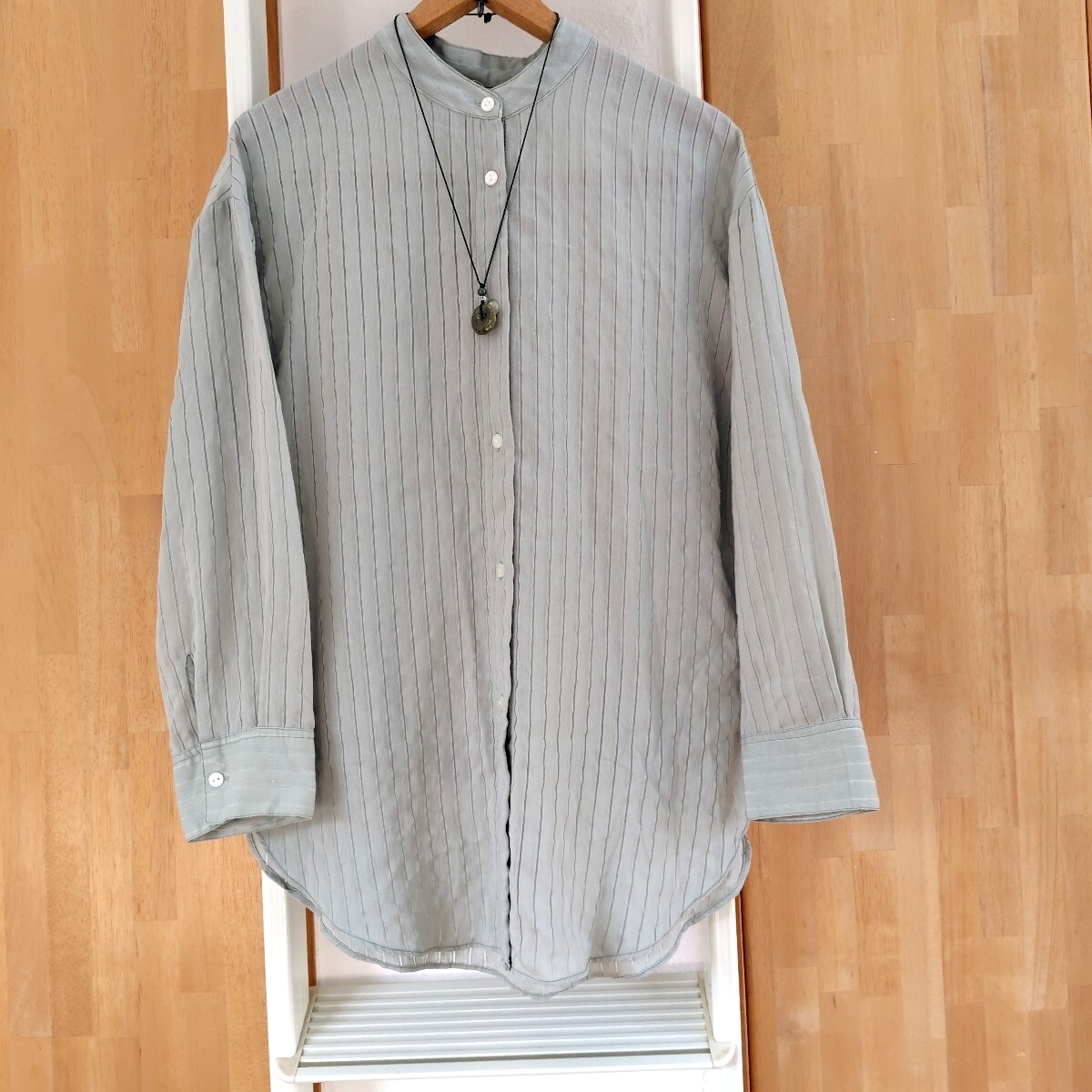 バンド美品(^^♪　バンドカラー　 長袖シャツブラウス／チュニック　L　グリーン系　ふんわり　透け感お洒落☆　細見え♪