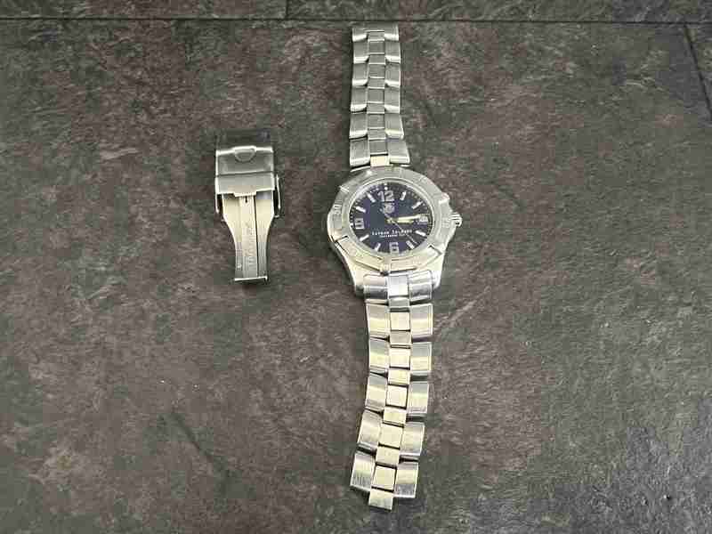 CT13273　TAGHEUER タグホイヤー 1478/2000 WN111M ケイマン諸島 ネイビー メンズ 時計　CAYMAN　ISLANDS