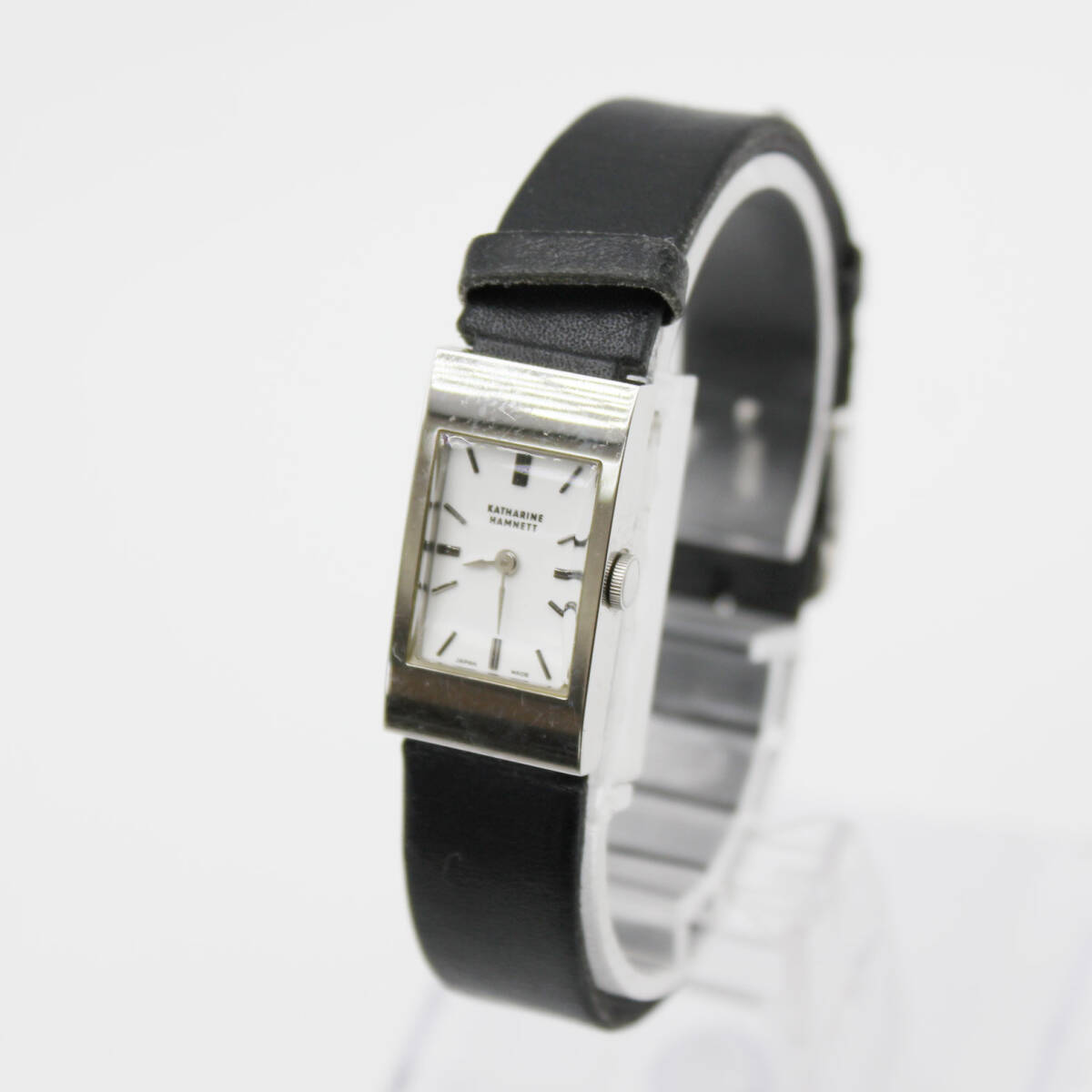 W260114-44 KATHARINE HAMNETT キャサリンハムネット レディース腕時計 クォーツ ジャンク 文字盤ホワイト レクタングル シルバー