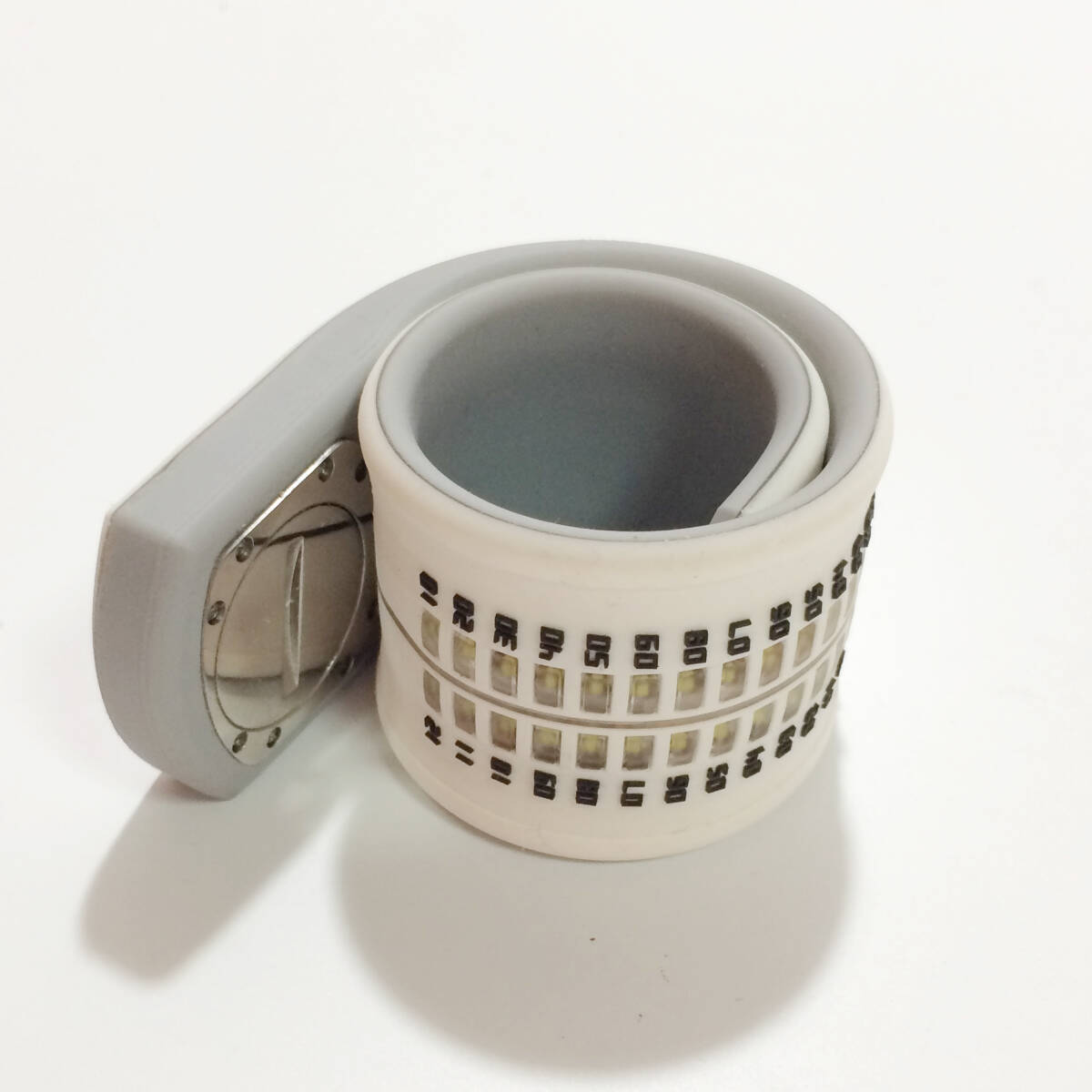 SW251215-20 ORT watch スラップバンド式 LED腕時計 ホワイト 幅広ブレス 美品 電池切れ 不動品 ジャンク扱い