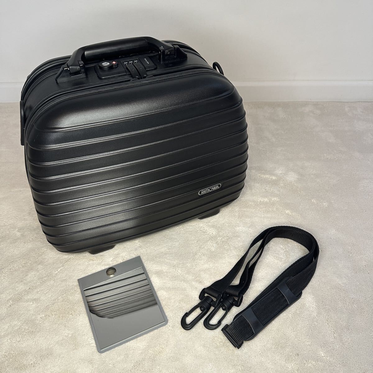 RIMOWA Salsa 832.38 ビューティーケース 13L マットブラック Made in Germany 