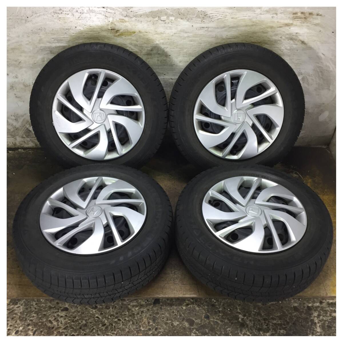 17 DUNLOP WINTERMAXX WM03 185/65R15 8.5分目 ホンダ PCD 114.3mm フリード フリード+ 等 *11487