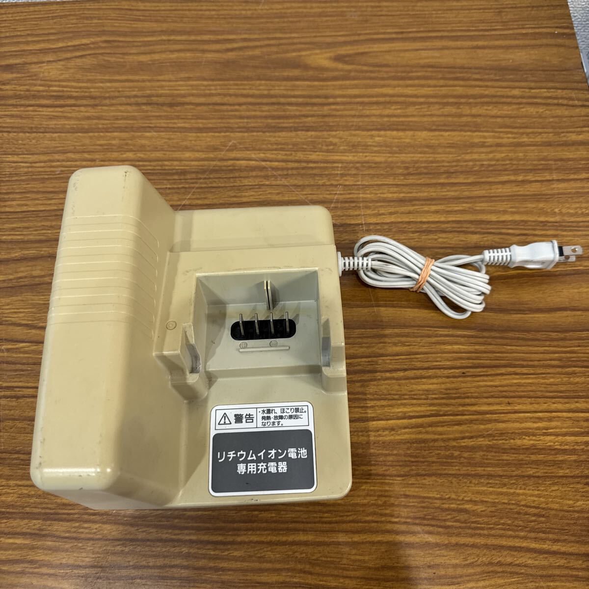 管260117 e ★ Panasonic 電動自転車バッテリー用充電器　NKJ033B ★ 電動自転車バッテリー用充電器 パナソニック