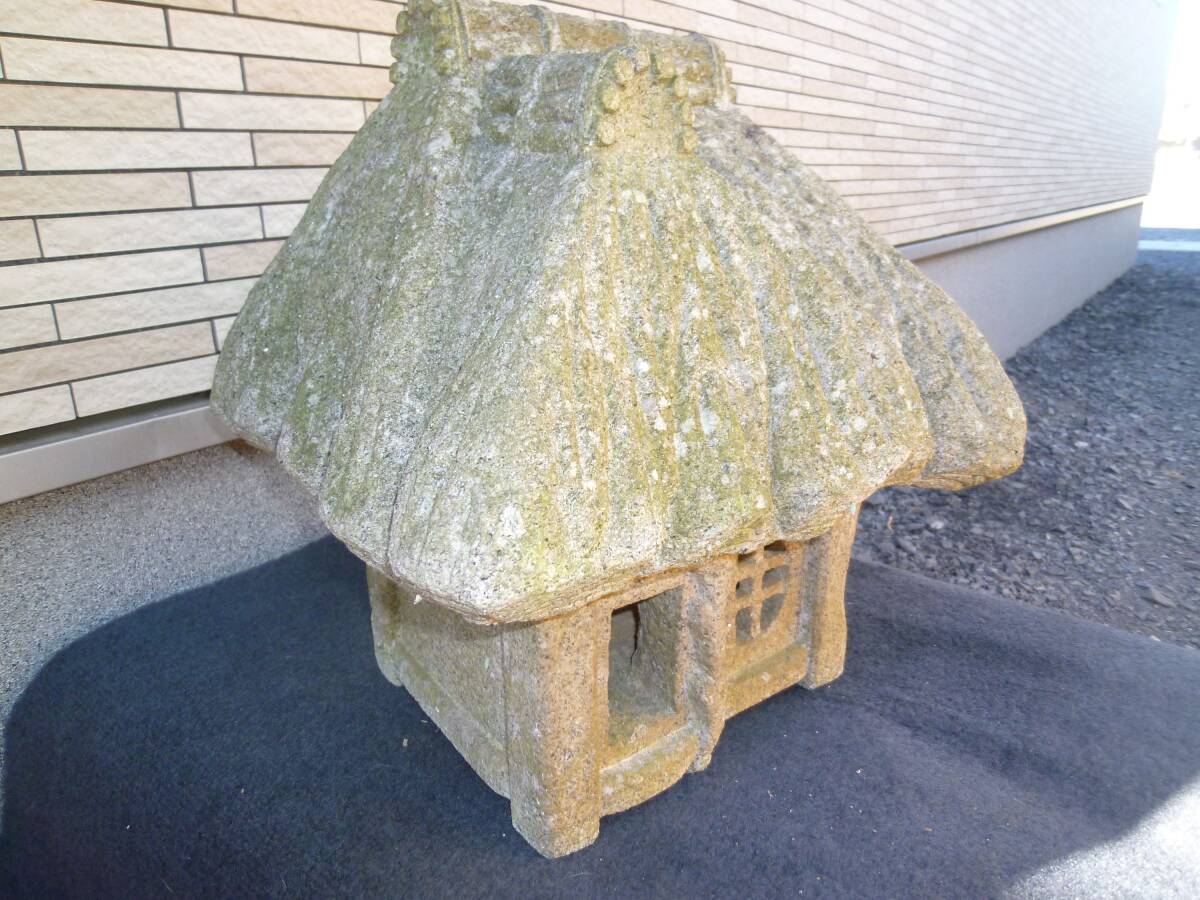 【即決】御影石の山小屋風石灯篭(高42㎝） 茶庭置灯篭　ベランダガーデニング 石造 石像 石製 古民具 灯篭 坪庭 骨董 造園蹲 オブジェ