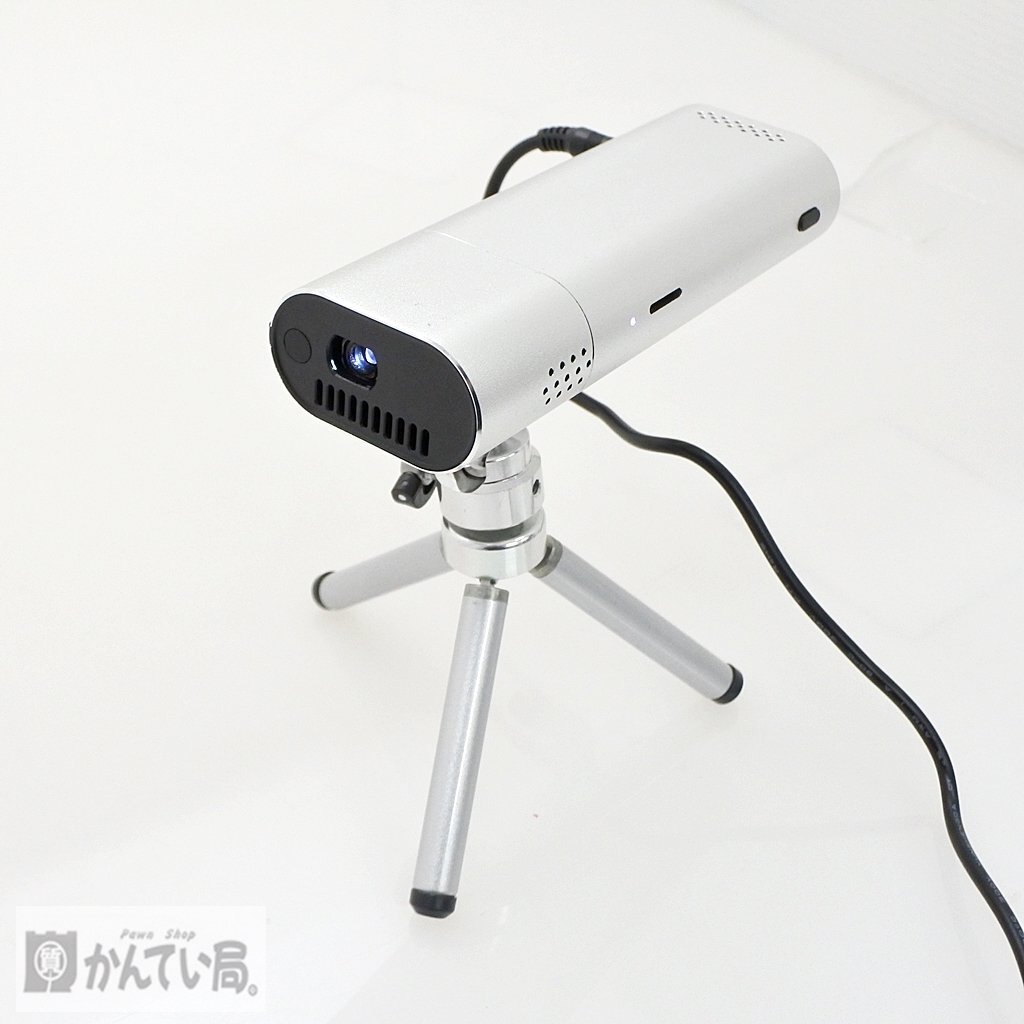 美品 Smart Mini Projector ミニプロジェクター 三脚付き 縦：約15ｃｍ×横：約5ｃｍ 簡易通電確認 簡易動作確認済み 現状販売品