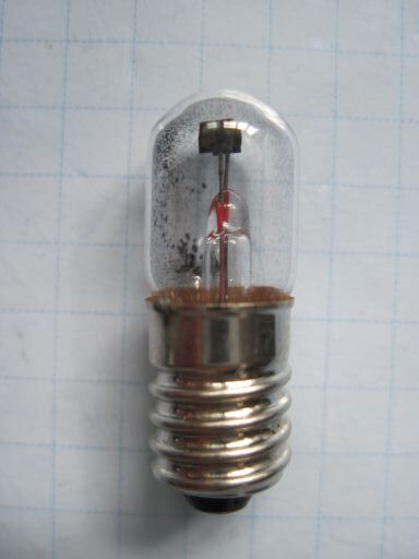 P0013　ネオンランプ　メーカー、詳細不明　未使用品ですが長期保存品　管内異物、汚れ、変色など等有　古い物ですのでジャンク品　1個