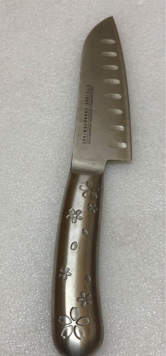 TK6310 関孫六　さくら　三徳　包丁　刃渡り15センチ 0114